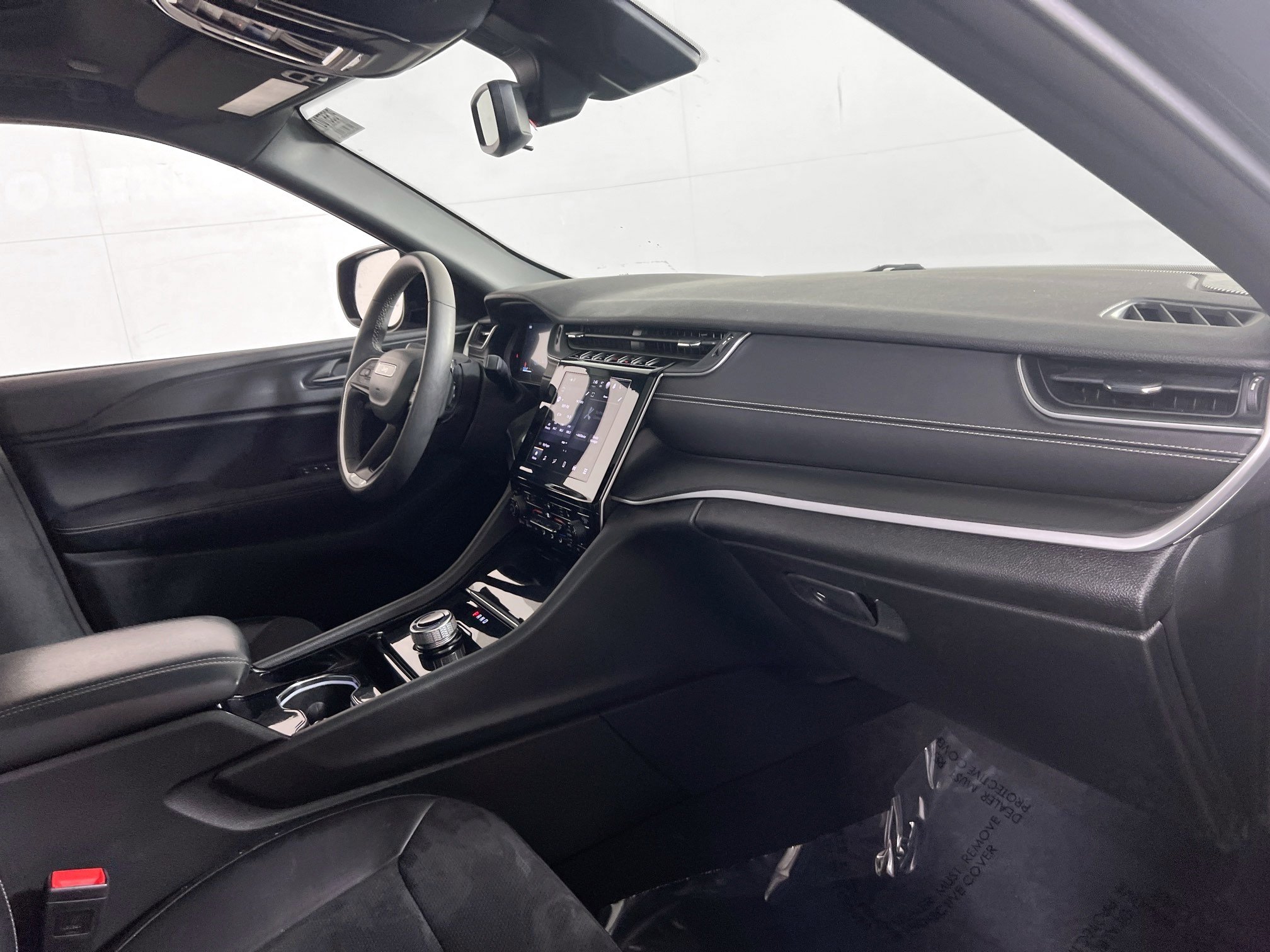 Used 2023 Jeep Grand Cherokee Altitude image 28