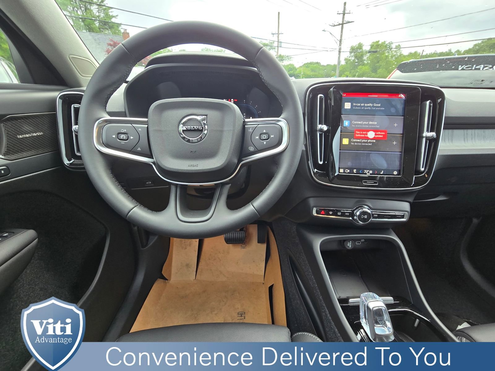 Used 2025 Volvo XC40 B5 Plus w/ Protection Package Premier image 11