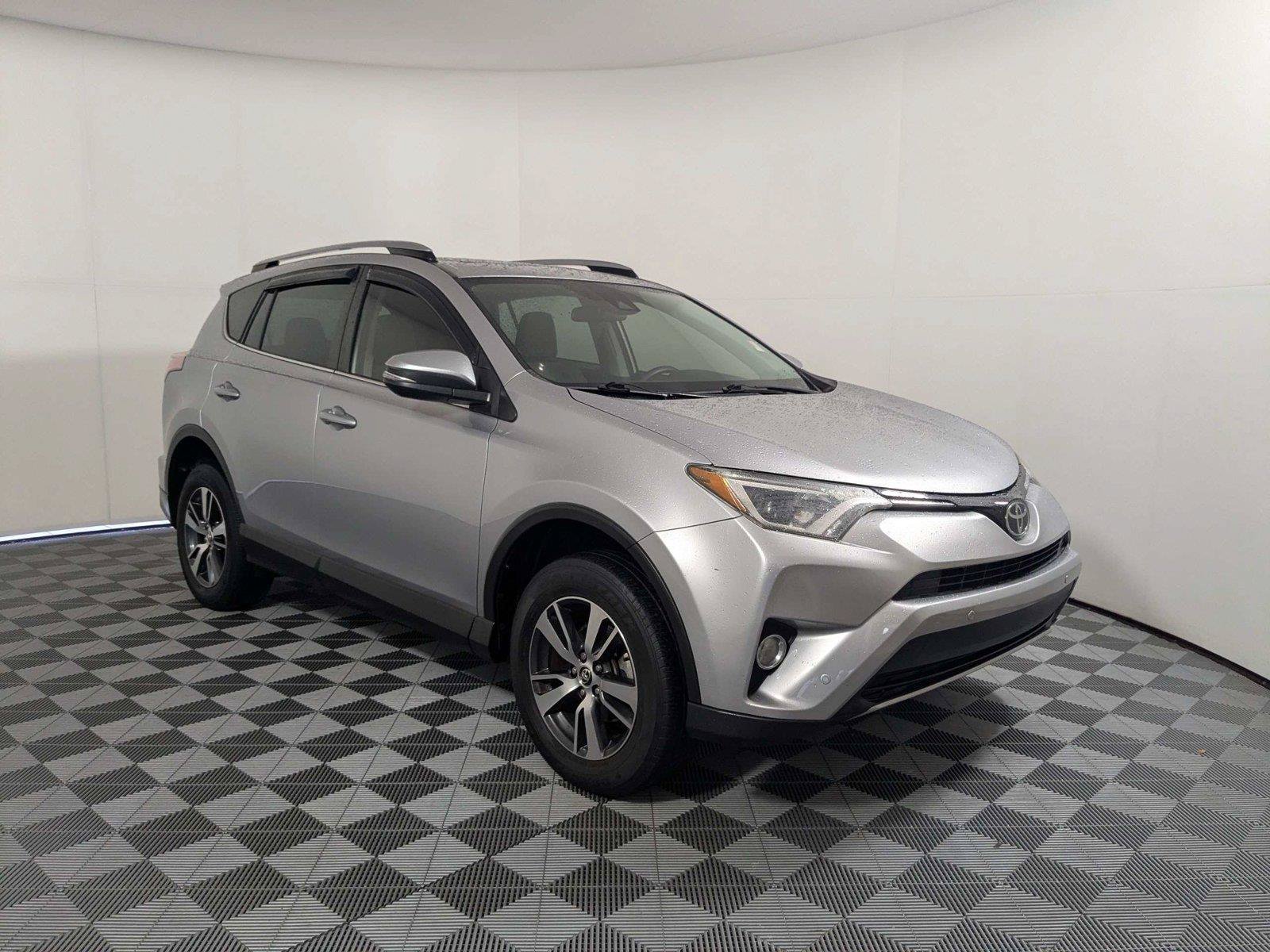 Used 2018 Toyota RAV4 XLE FWD image 3