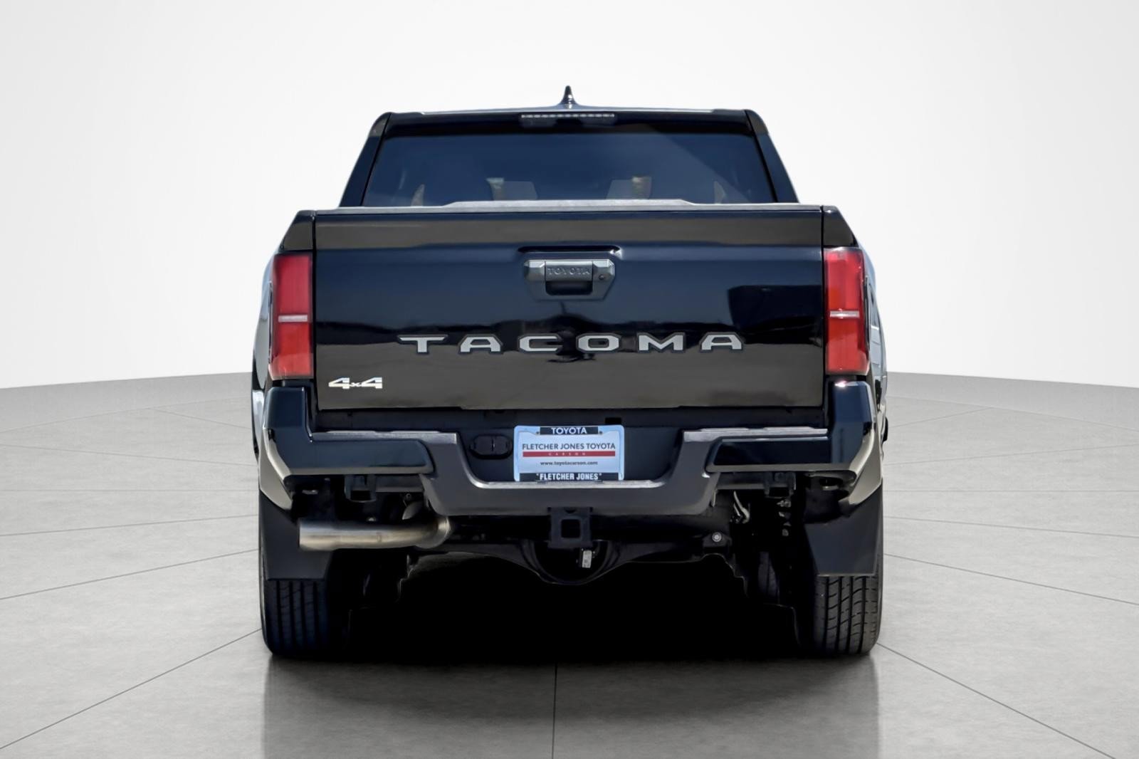 Used 2024 Toyota Tacoma SR5 AWD/4WD image 4