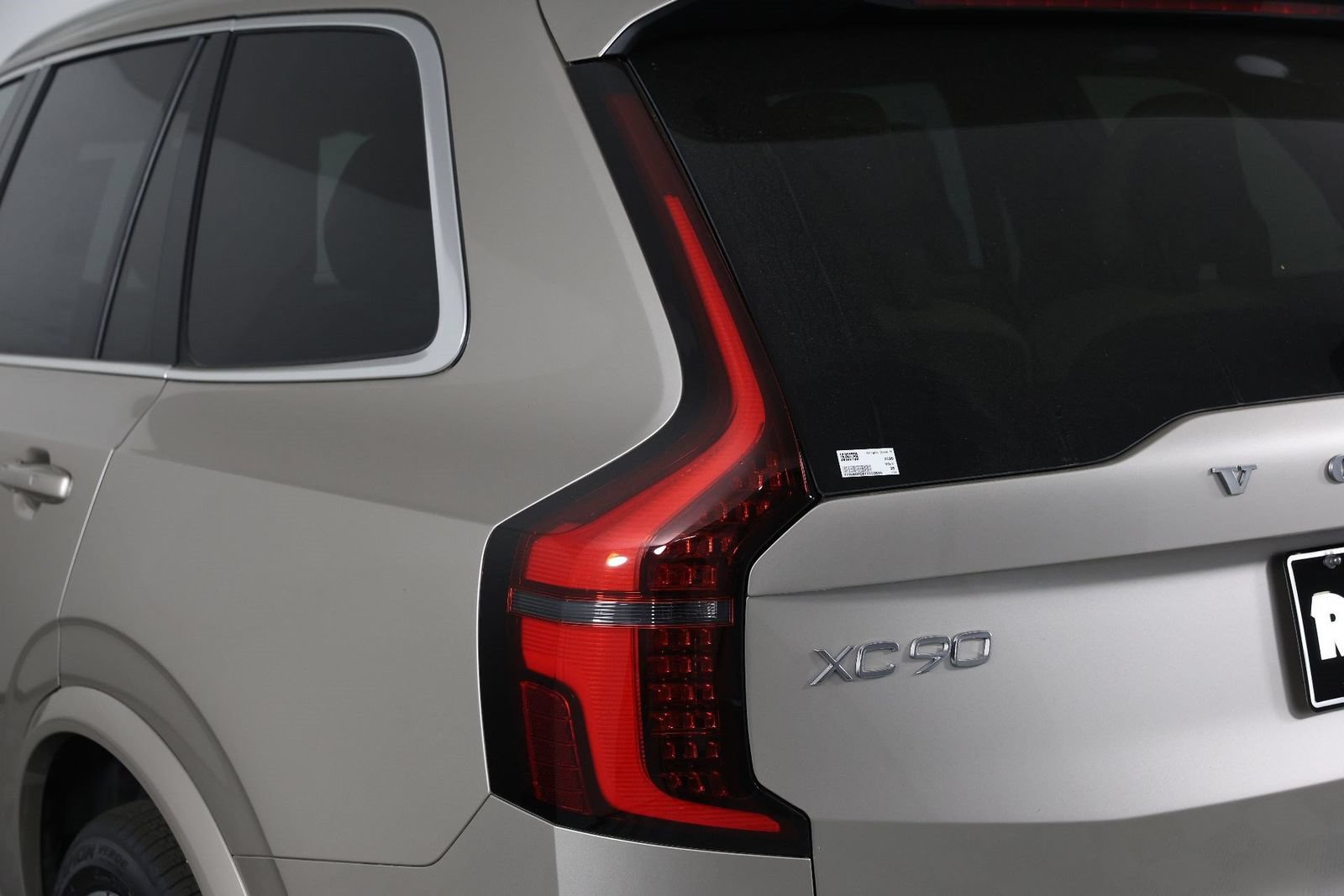 New 2026 Volvo XC90 T8 Plus w/ Protection Package Premier AWD/4WD image 15