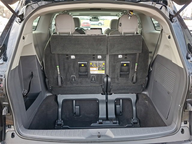Used 2021 Toyota Sienna LE w/ LE Plus Package image 30
