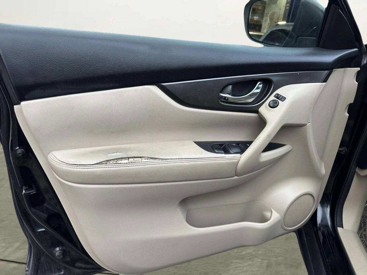 Used 2014 Nissan Rogue SV image 12