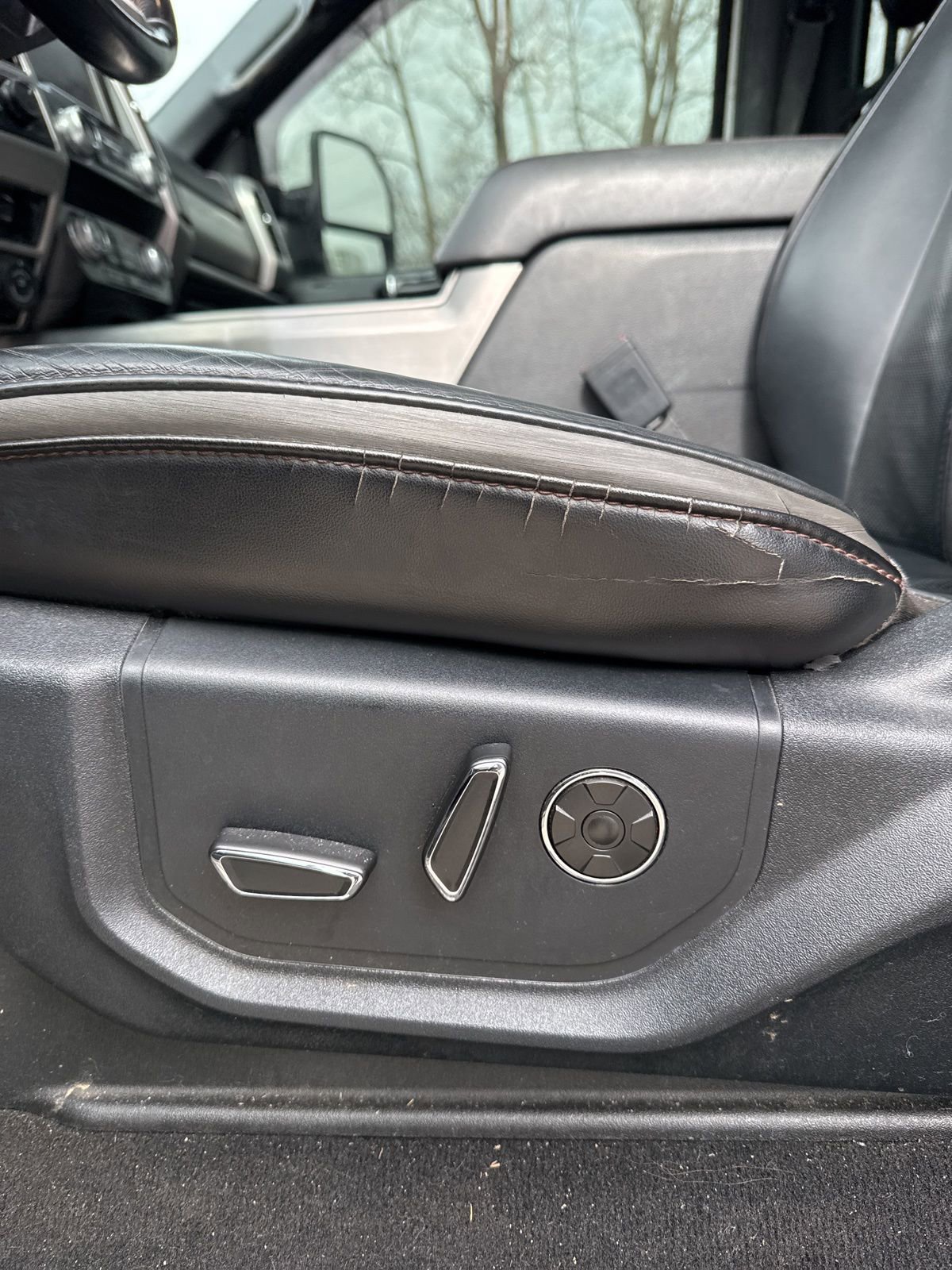 Used 2020 Ford F350 Platinum w/ FX4 Off-Road Package image 18