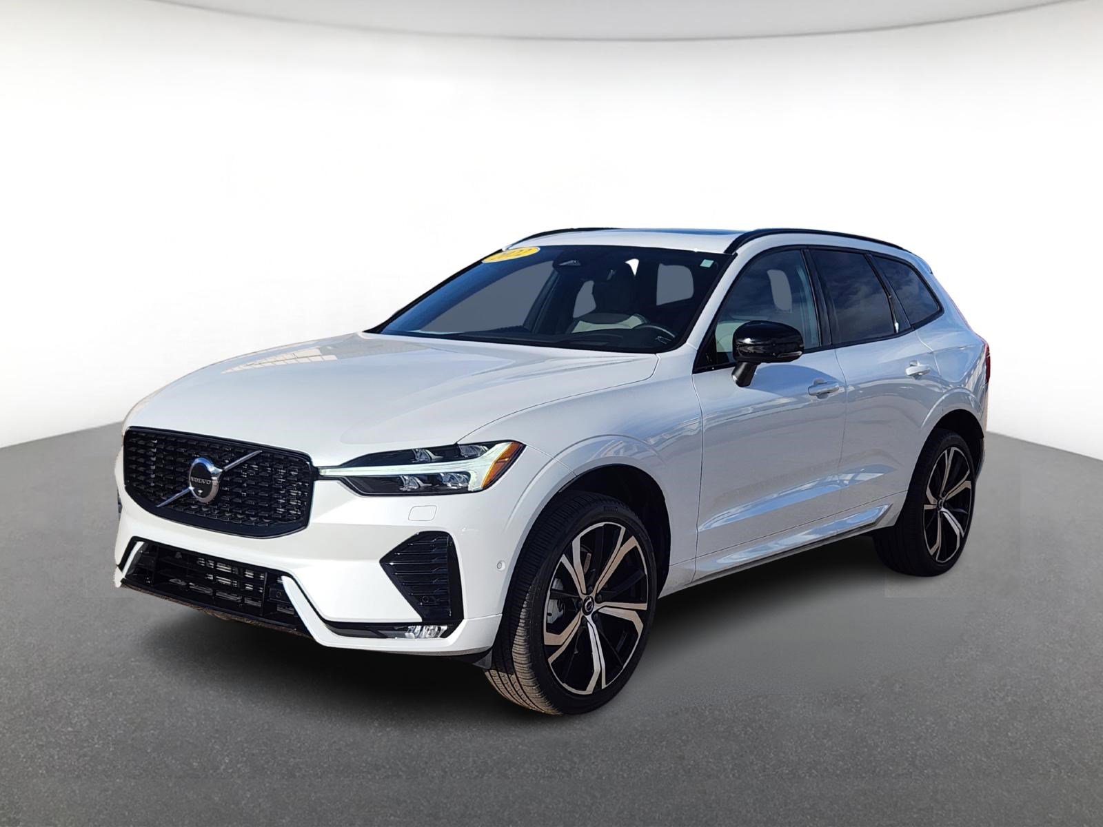 Used 2022 Volvo XC60 B5 R-Design w/ Advanced Package image 2