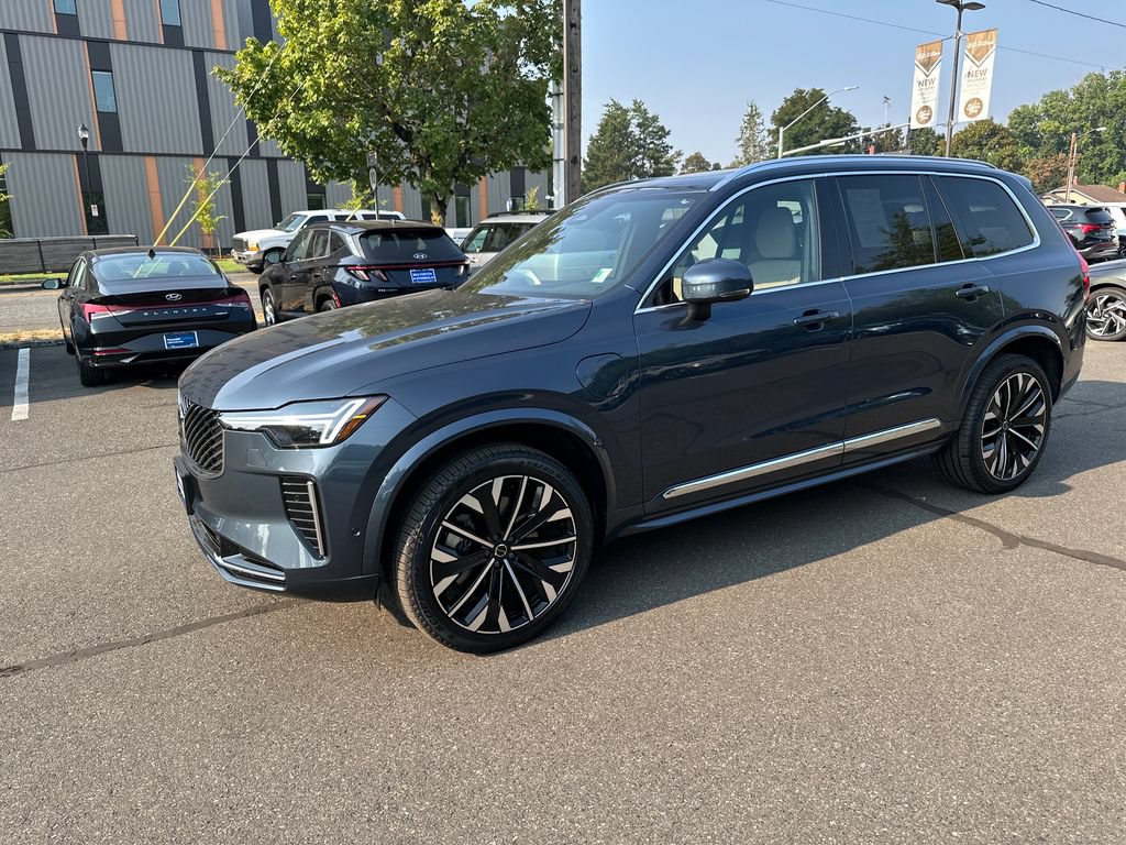 Used 2025 Volvo XC90 T8 Plus w/ Protection Package Premier AWD/4WD image 2