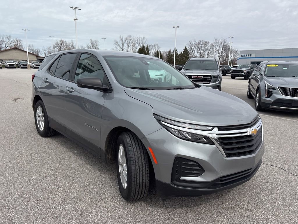Used 2024 Chevrolet Equinox LS w/ LS Convenience Package image 3