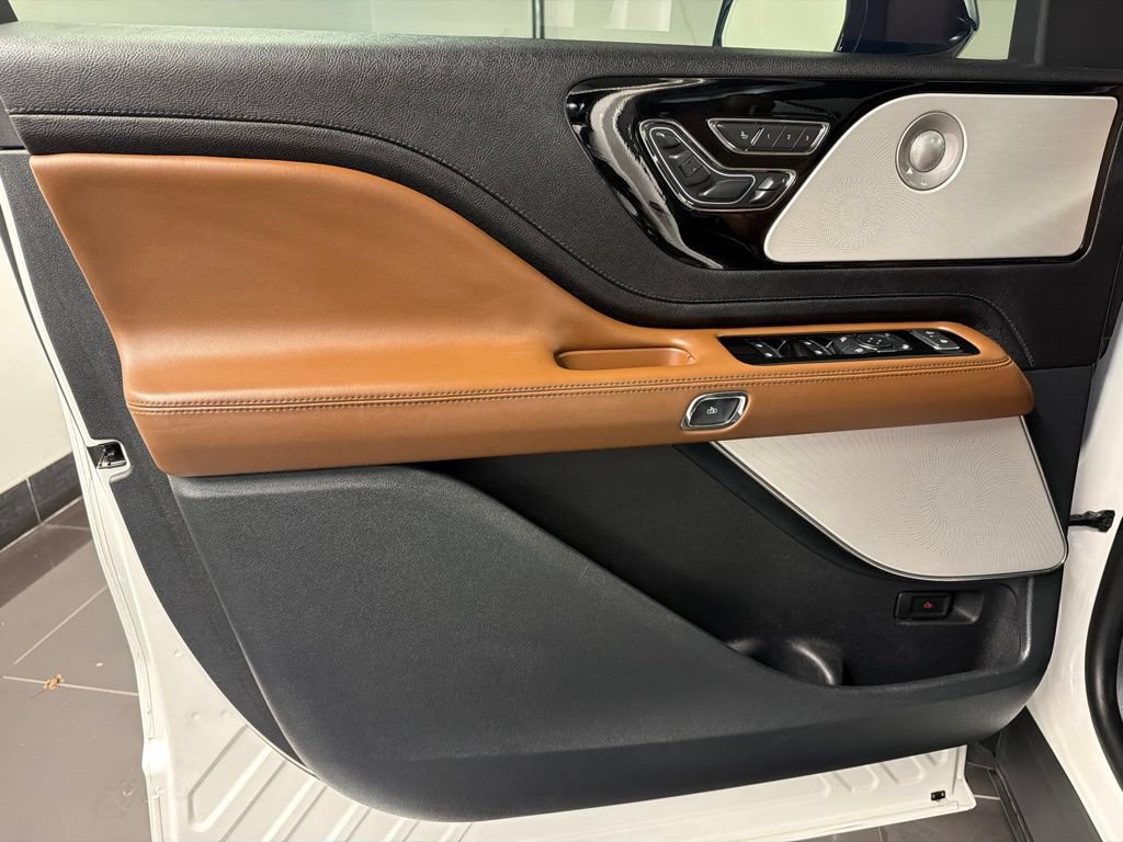 Certified 2023 Lincoln Aviator Reserve w/ Equipment Group 201A AWD/4WD image 30