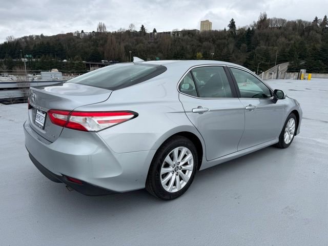 Used 2020 Toyota Camry LE image 5