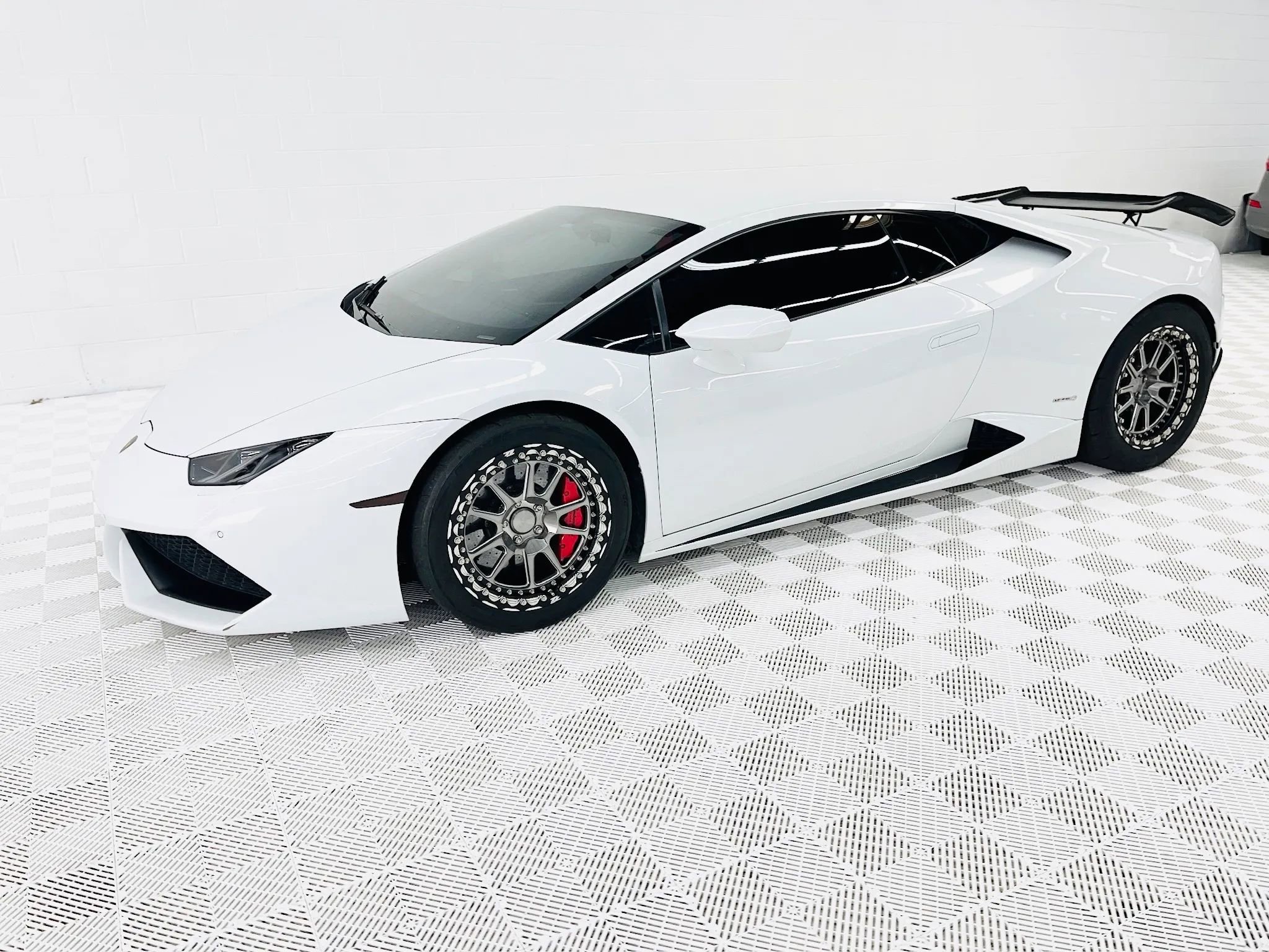 Used 2015 Lamborghini Huracan LP 610-4 AWD/4WD image 4