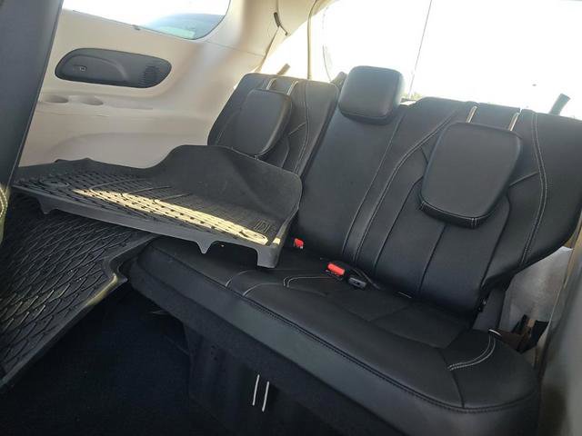 Used 2024 Chrysler Pacifica Limited w/ Uconnect Theater Family Group FWD image 15
