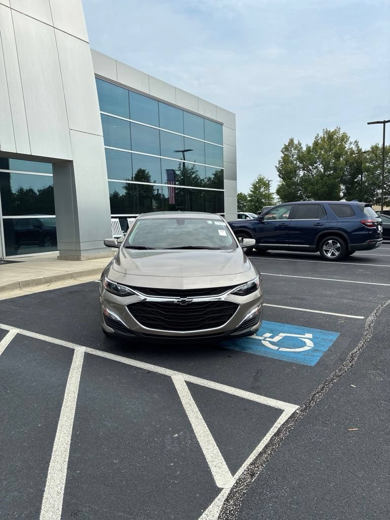 Used 2022 Chevrolet Malibu RS FWD image 2