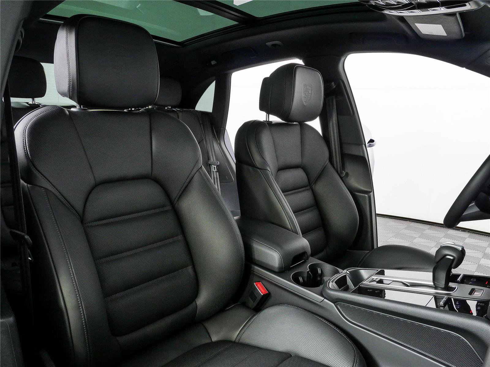 New 2026 Porsche Macan Turbo AWD/4WD image 24