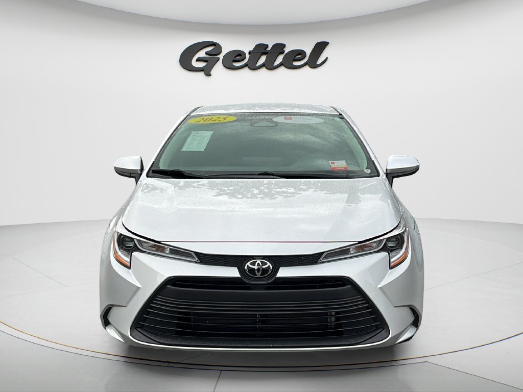 Used 2025 Toyota Corolla LE FWD image 2