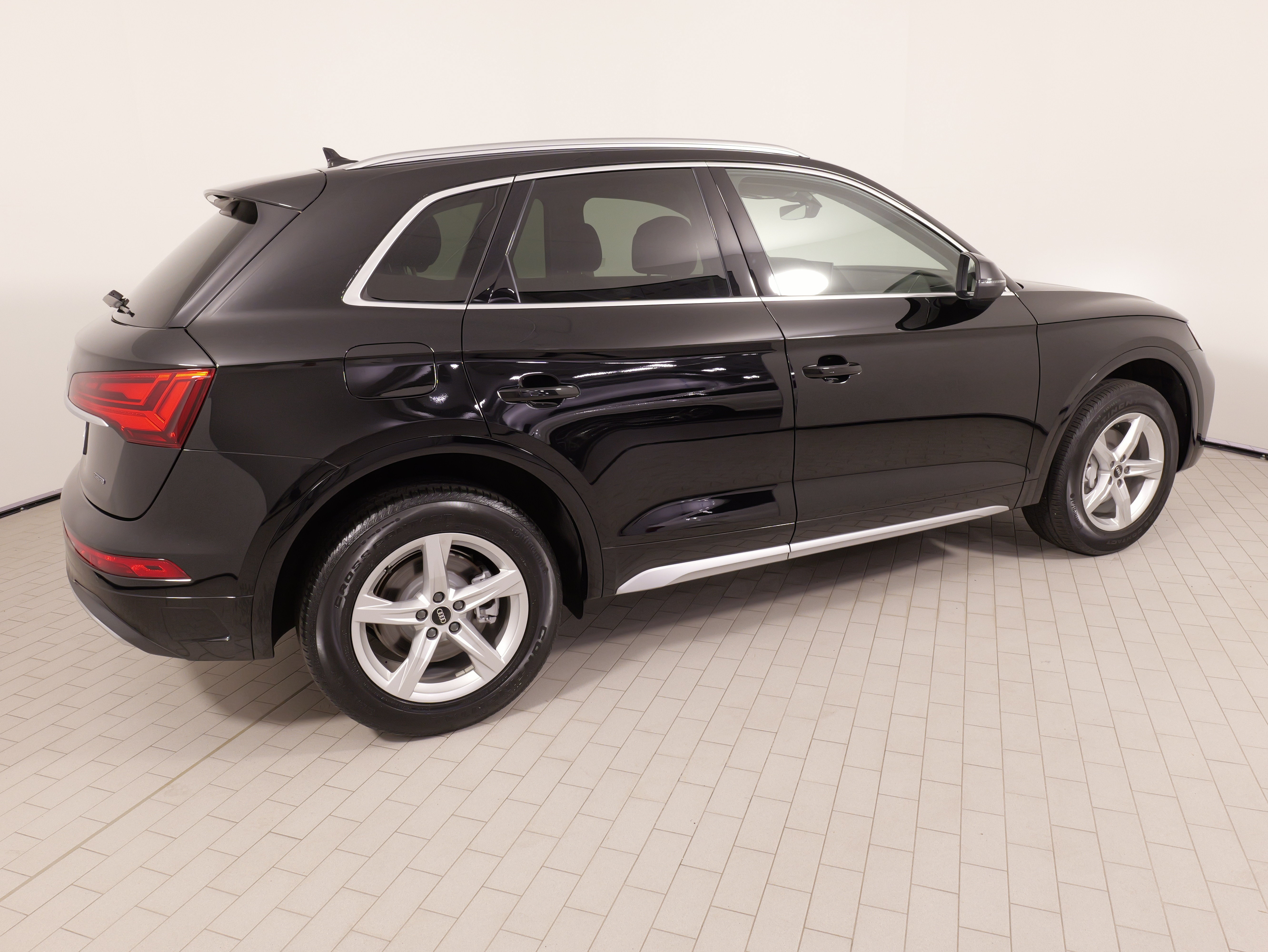 Used 2023 Audi Q5 2.0T Premium w/ Convenience Package AWD/4WD image 11