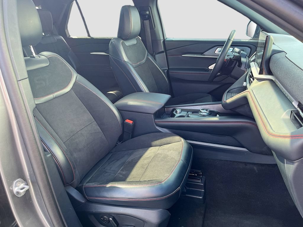 Used 2025 Ford Explorer ST AWD/4WD image 32