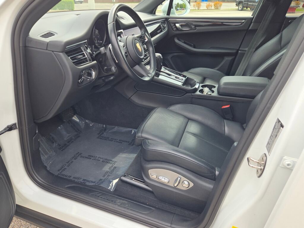 Used 2024 Porsche Macan AWD/4WD image 23