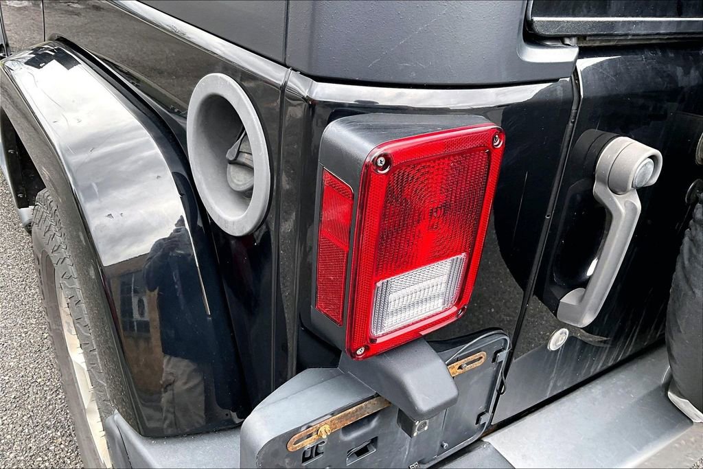 Used 2015 Jeep Wrangler Unlimited Sahara AWD/4WD image 26