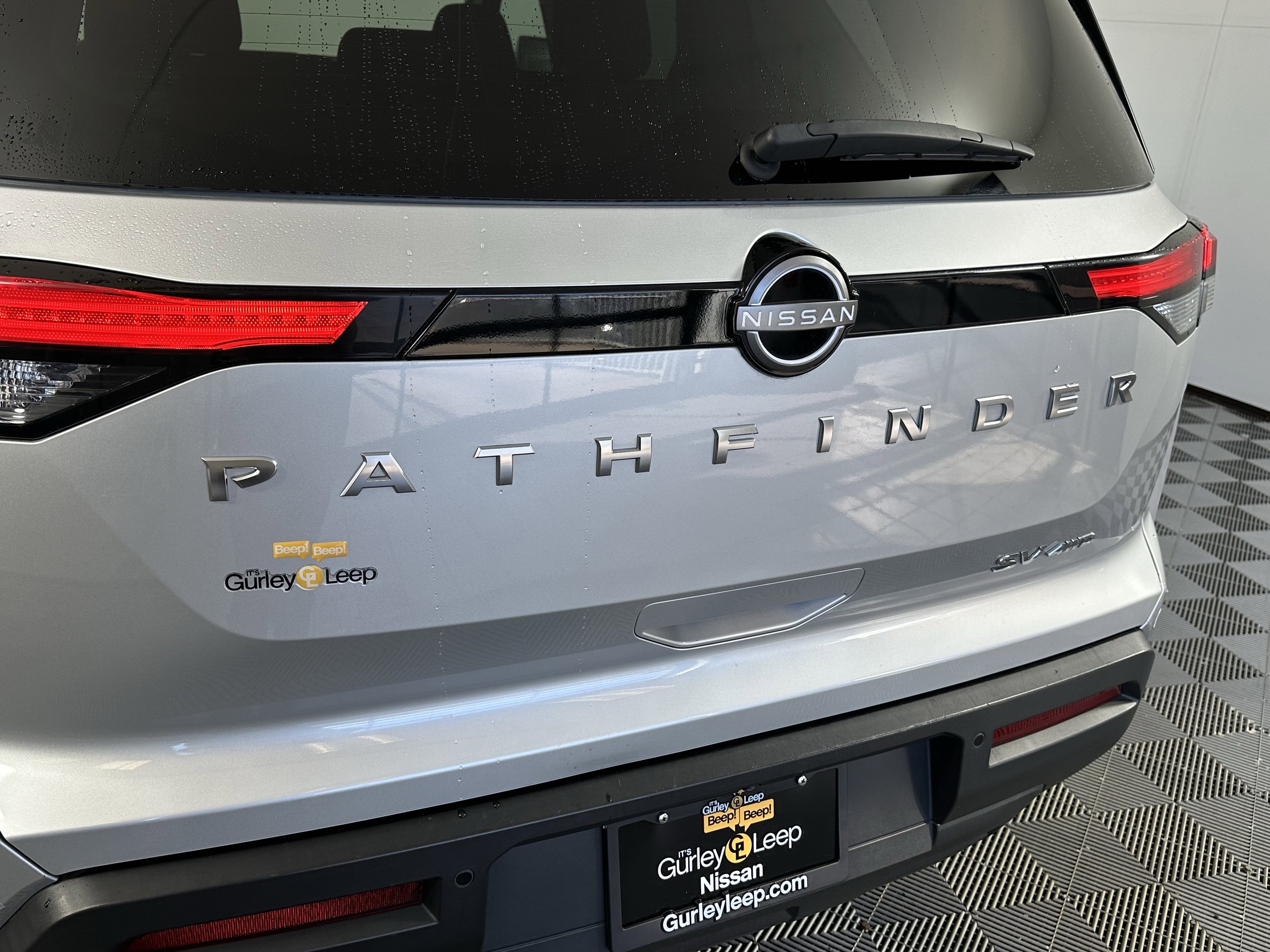 Used 2023 Nissan Pathfinder SV image 17