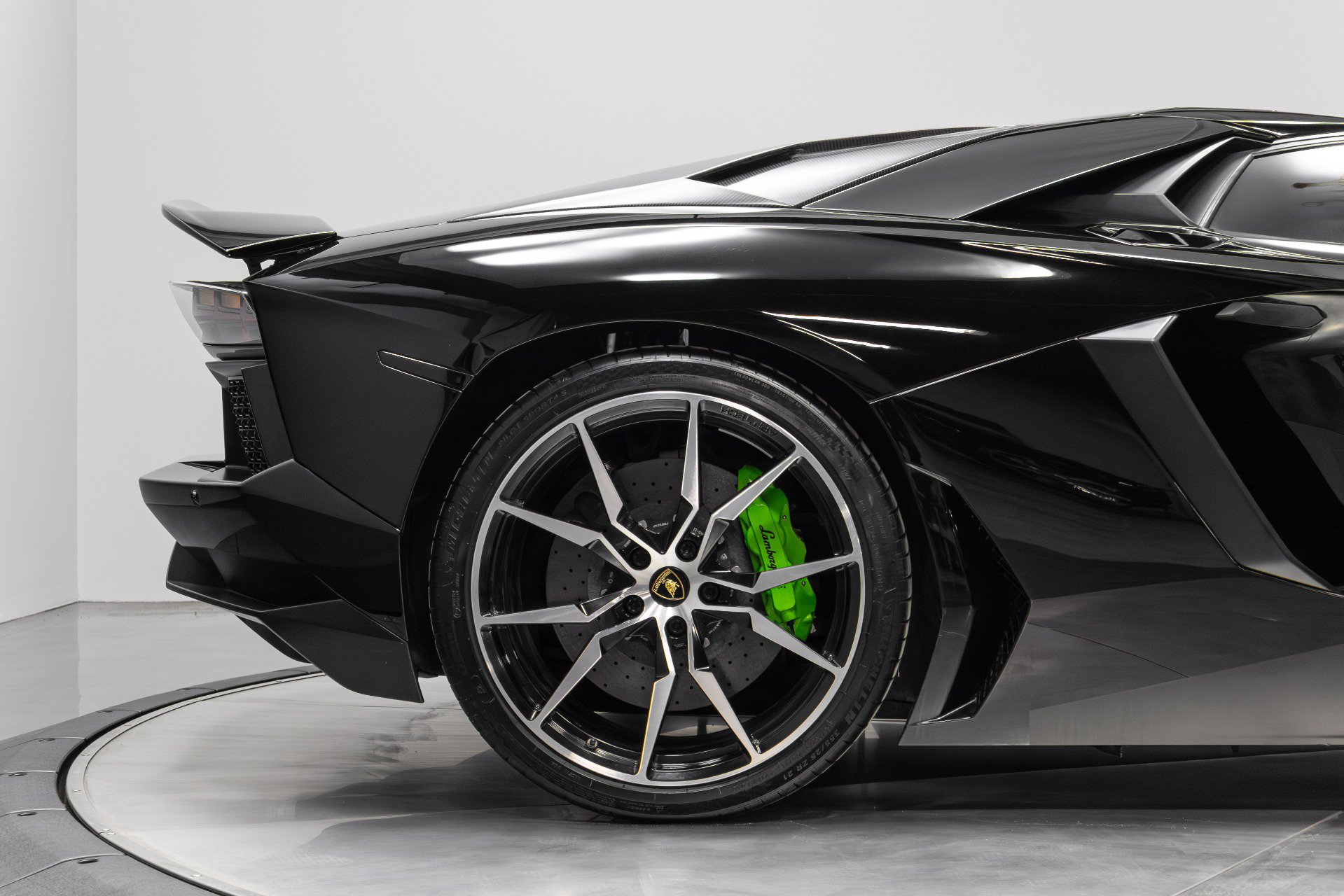 Used 2015 Lamborghini Aventador LP 700-4 image 16