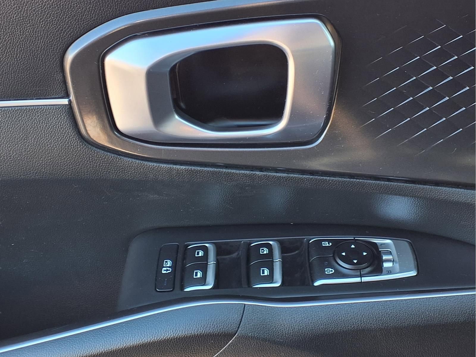 Used 2023 Kia Sorento LX image 18