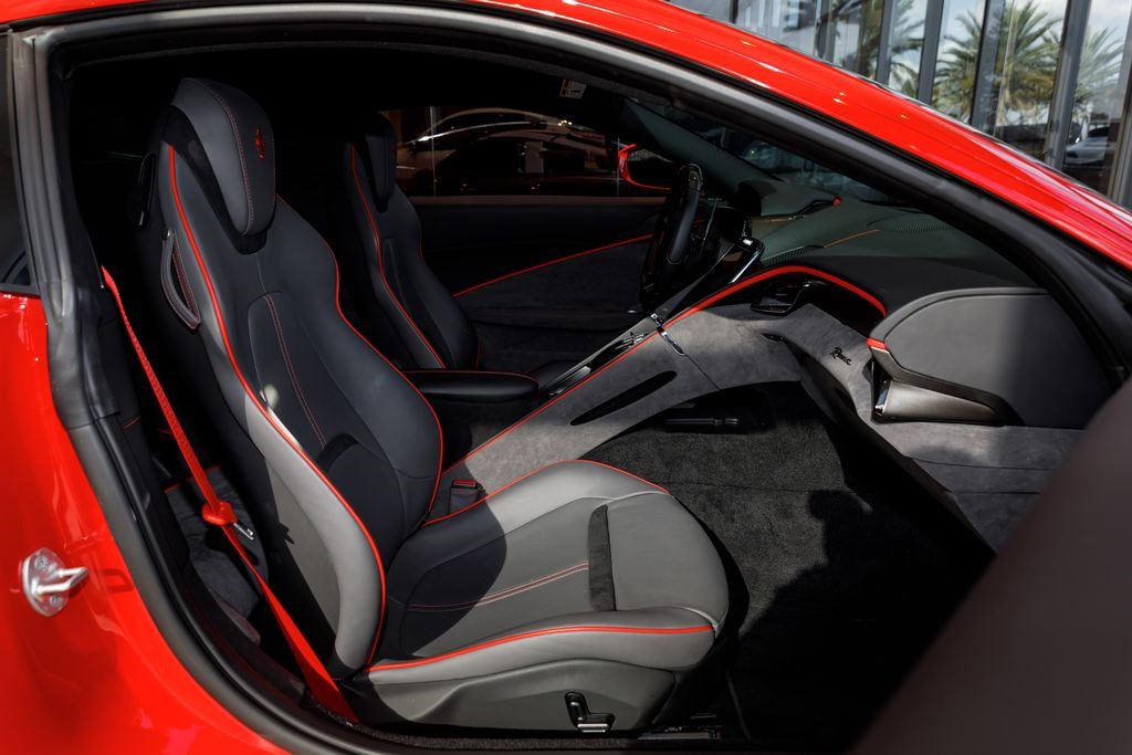 Used 2022 Ferrari Roma RWD image 53