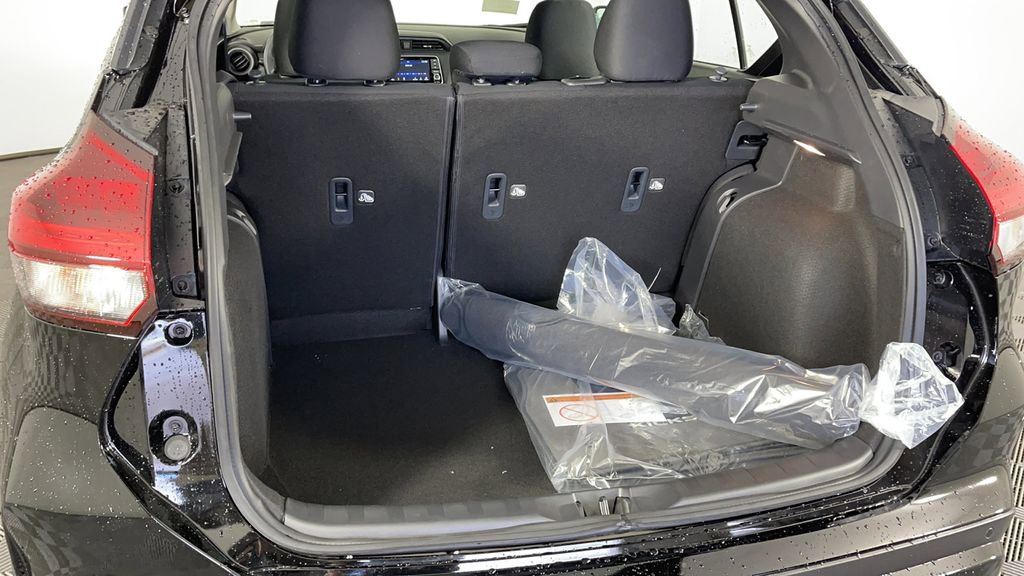 New 2025 Nissan Kicks Play S image 32