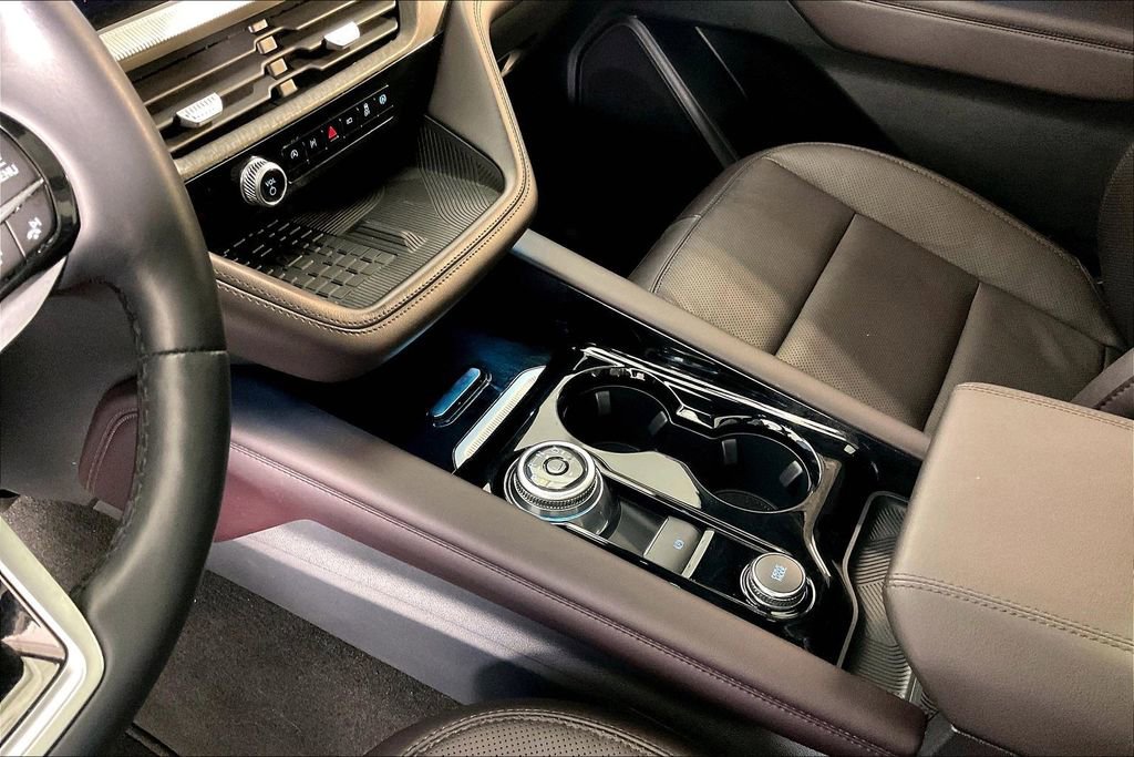 Used 2025 Ford Explorer Platinum w/ LUX Leather Package image 19