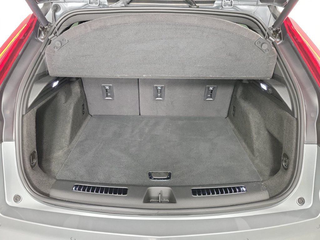 Used 2024 Cadillac XT4 Premium Luxury FWD image 9