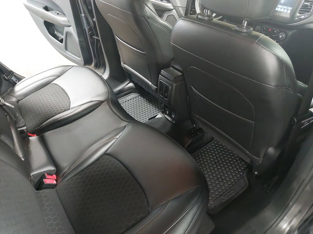 Used 2019 Jeep Compass Latitude w/ Cold Weather Group AWD/4WD image 11