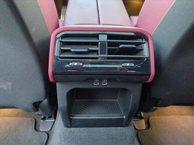 Used 2024 BMW i5 eDrive40i w/ Executive Package RWD image 18
