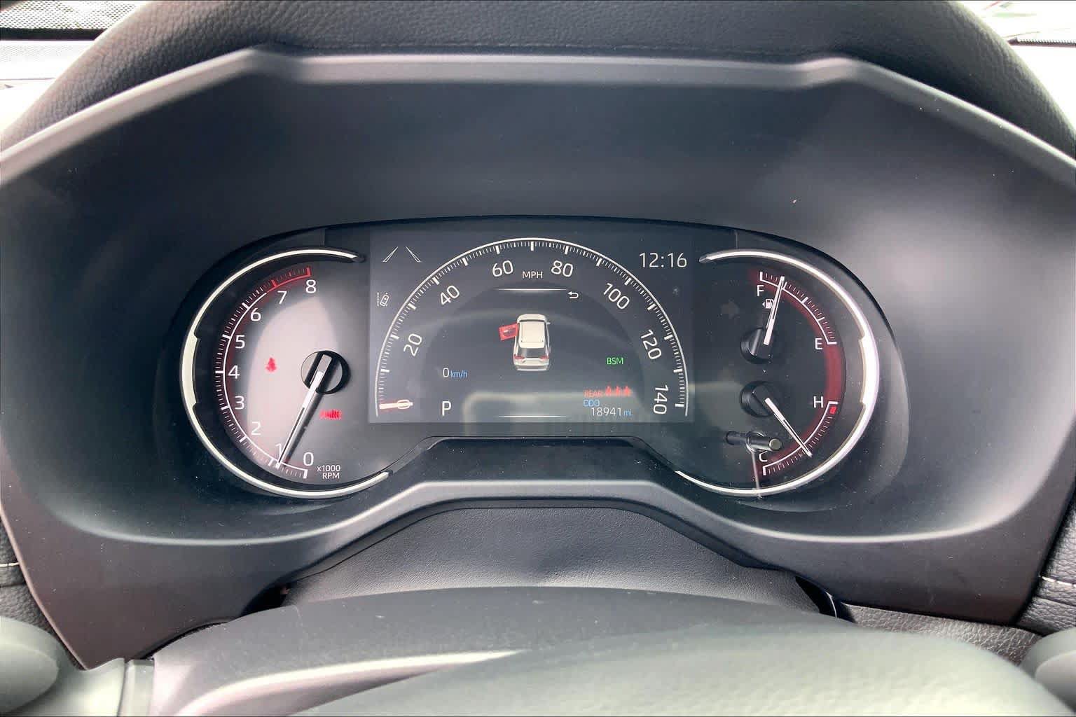Used 2025 Toyota RAV4 XLE AWD/4WD image 25