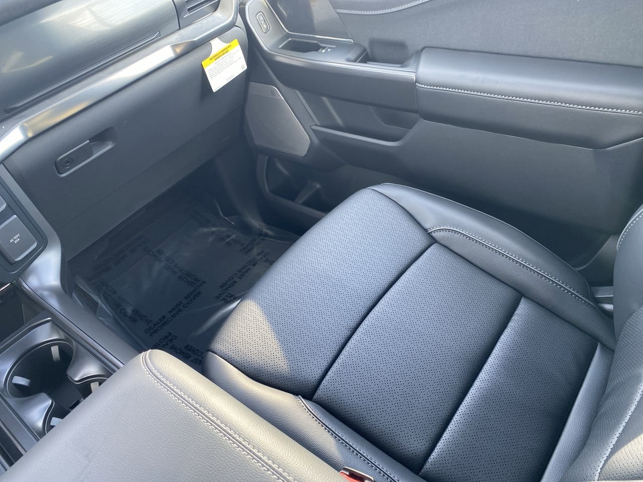 Used 2025 Ford F150 Lariat w/ Equipment Group 501A Mid image 15