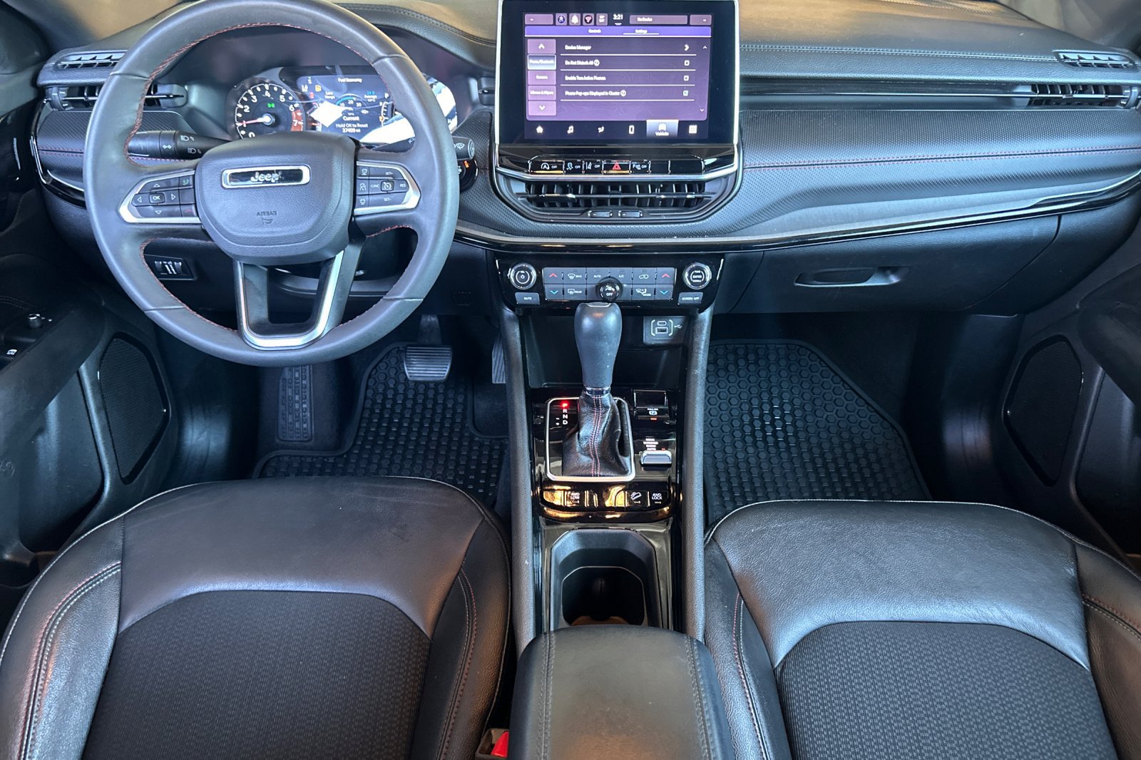 Used 2025 Jeep Compass Trailhawk AWD/4WD image 13