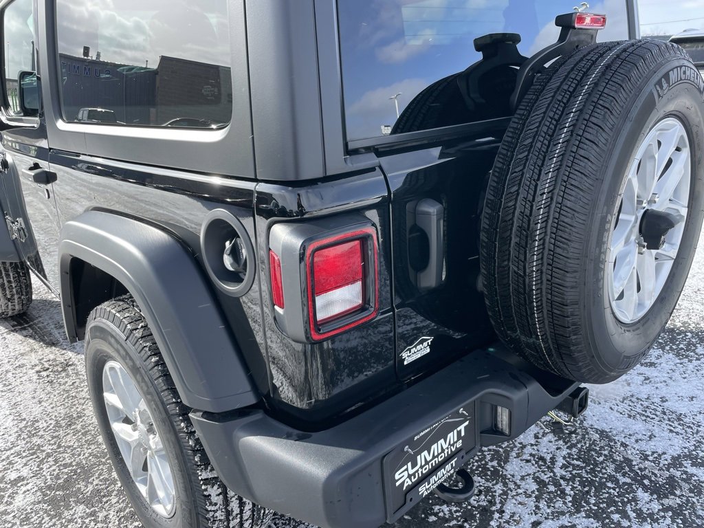 Used 2023 Jeep Wrangler Sport S image 26