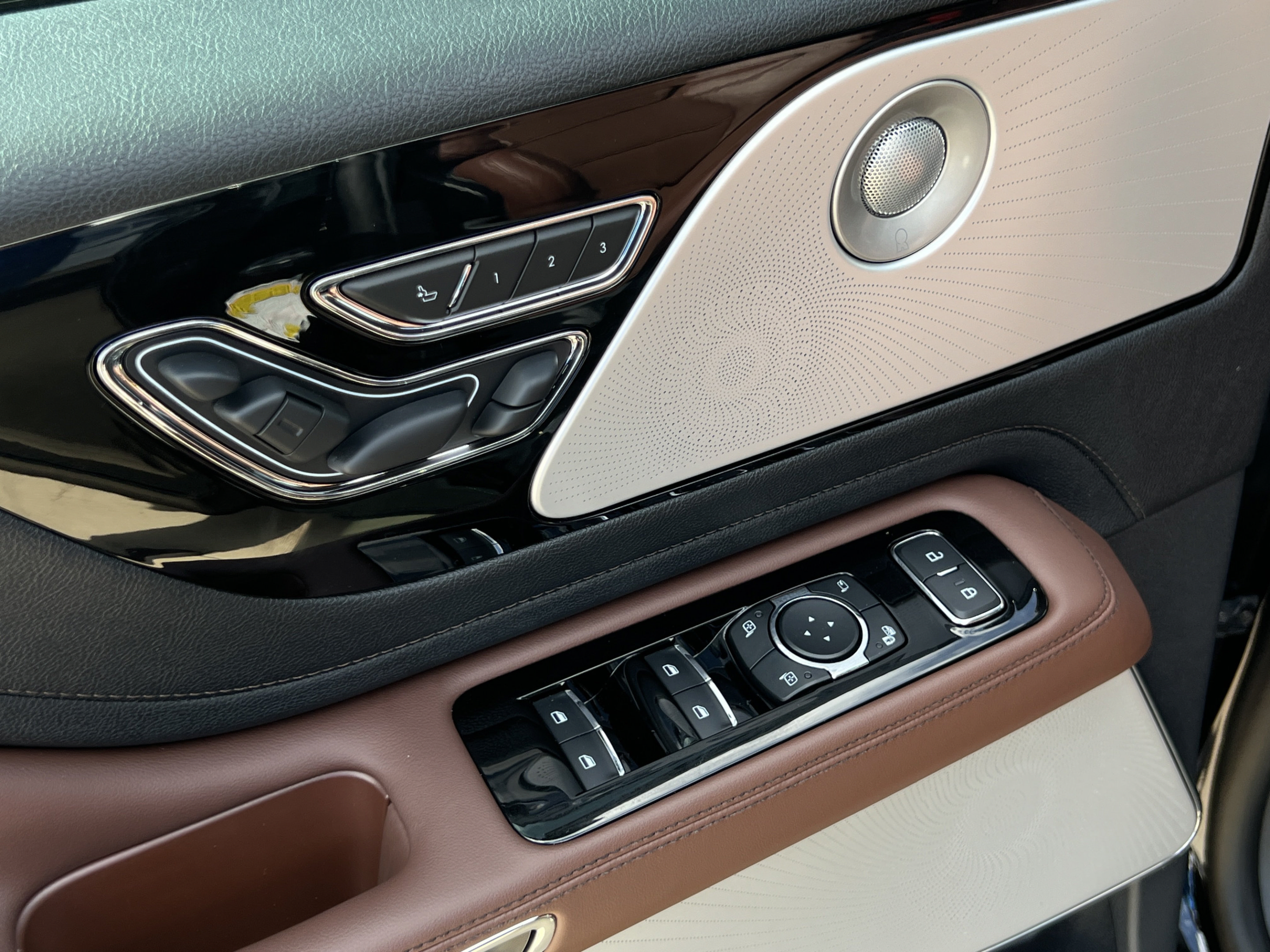 New 2027 Lincoln Aviator Reserve AWD/4WD image 14