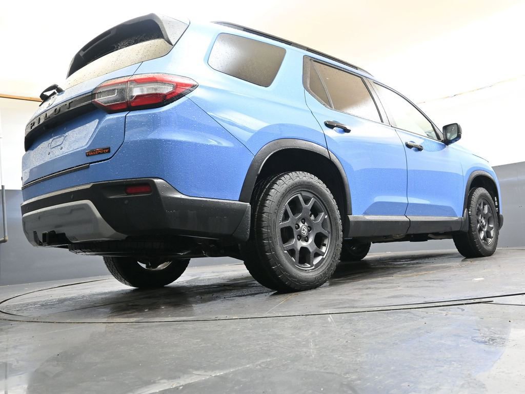 Used 2025 Honda Pilot TrailSport image 33