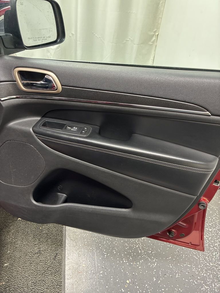 Used 2015 Jeep Grand Cherokee Limited w/ Luxury Group II image 34