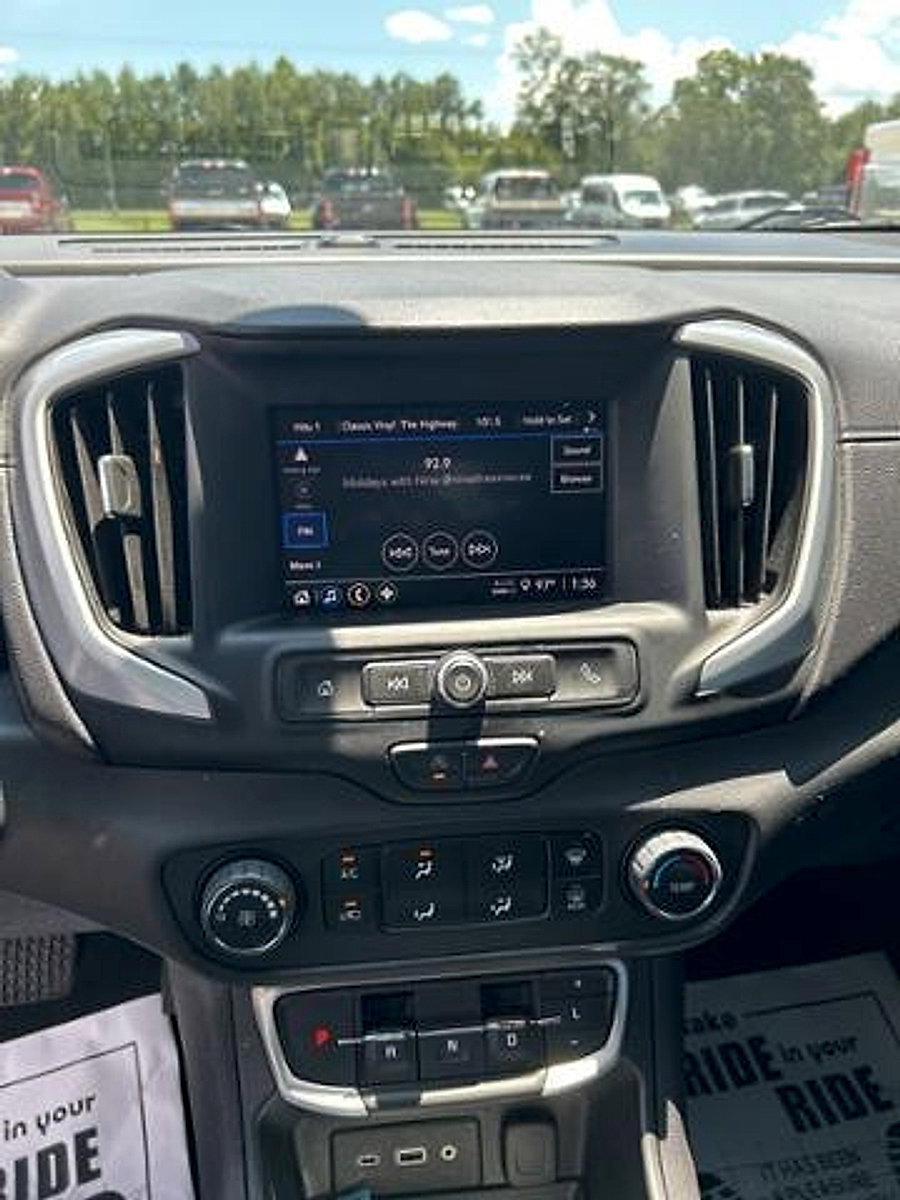 Used 2023 GMC Terrain SLE w/ Elevation Edition image 11