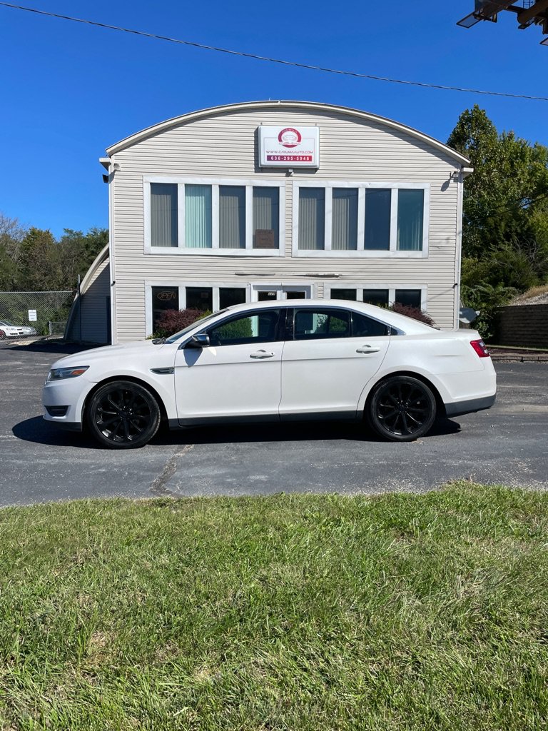 Used 2014 Ford Taurus Limited w/ Equipment Group 301A AWD/4WD image 2