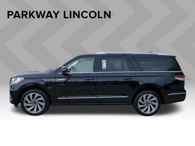 Used 2023 Lincoln Navigator L Reserve image 4