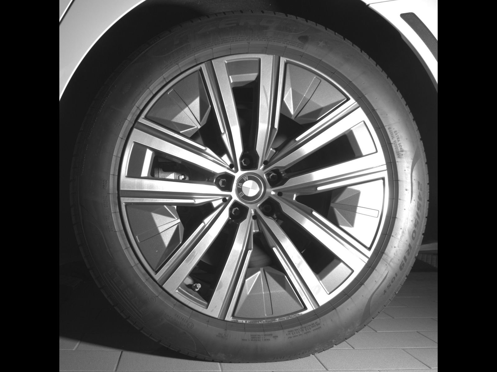 Used 2024 BMW i7 xDrive60 w/ Premium Package RWD image 23