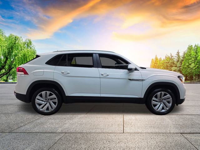 Certified 2022 Volkswagen Atlas Cross Sport SE w/ Panoramic Sunroof Package image 3