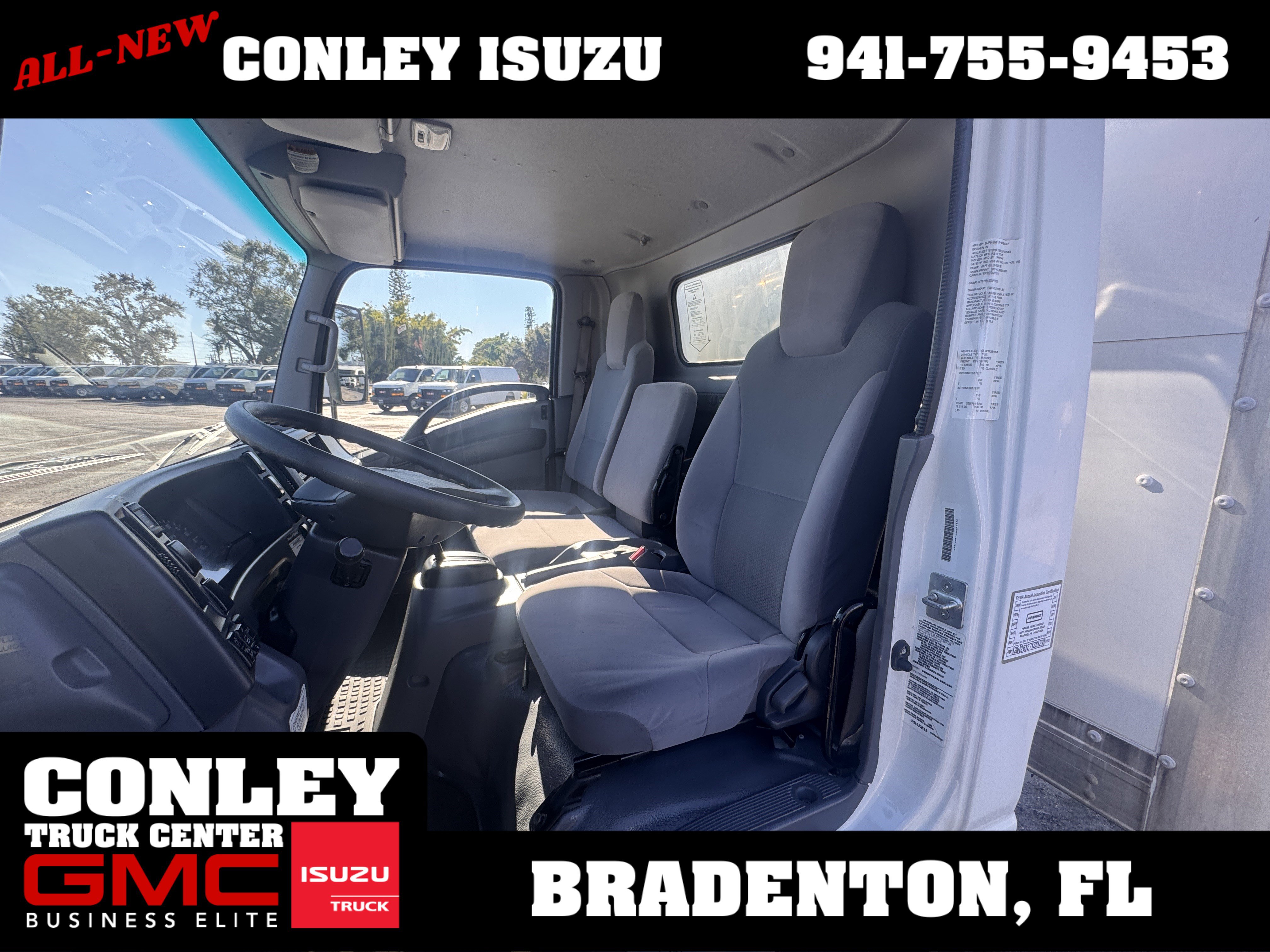 Used 2020 Isuzu NPR image 17