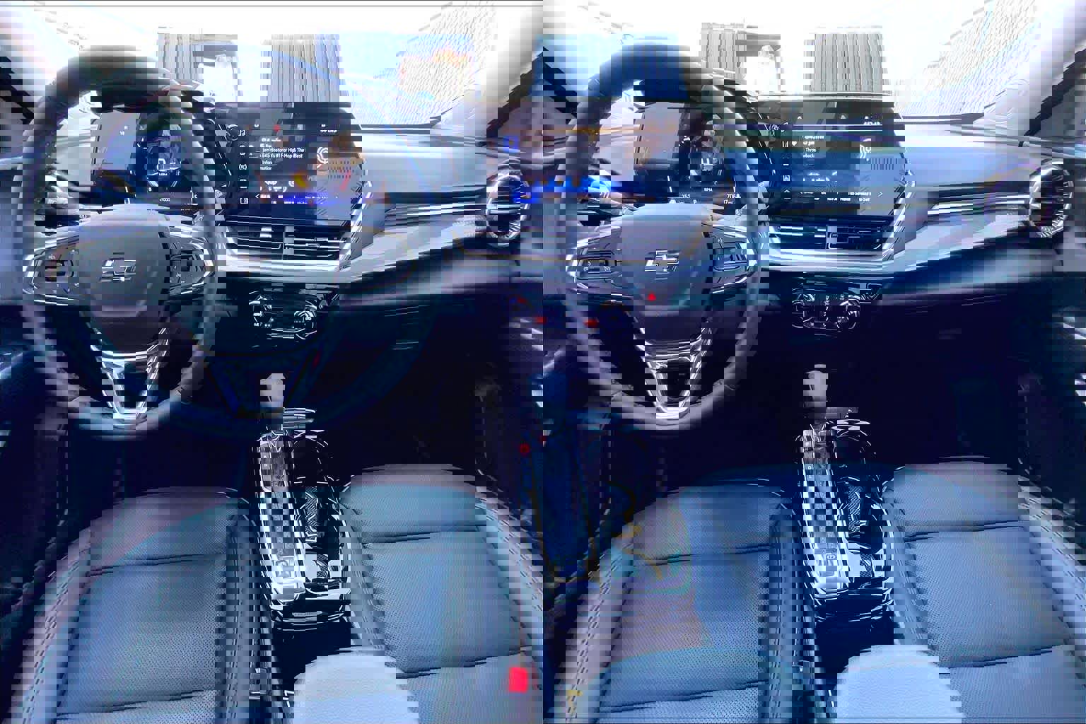 Used 2025 Chevrolet Trax ACTIV w/ Sunroof Package image 16