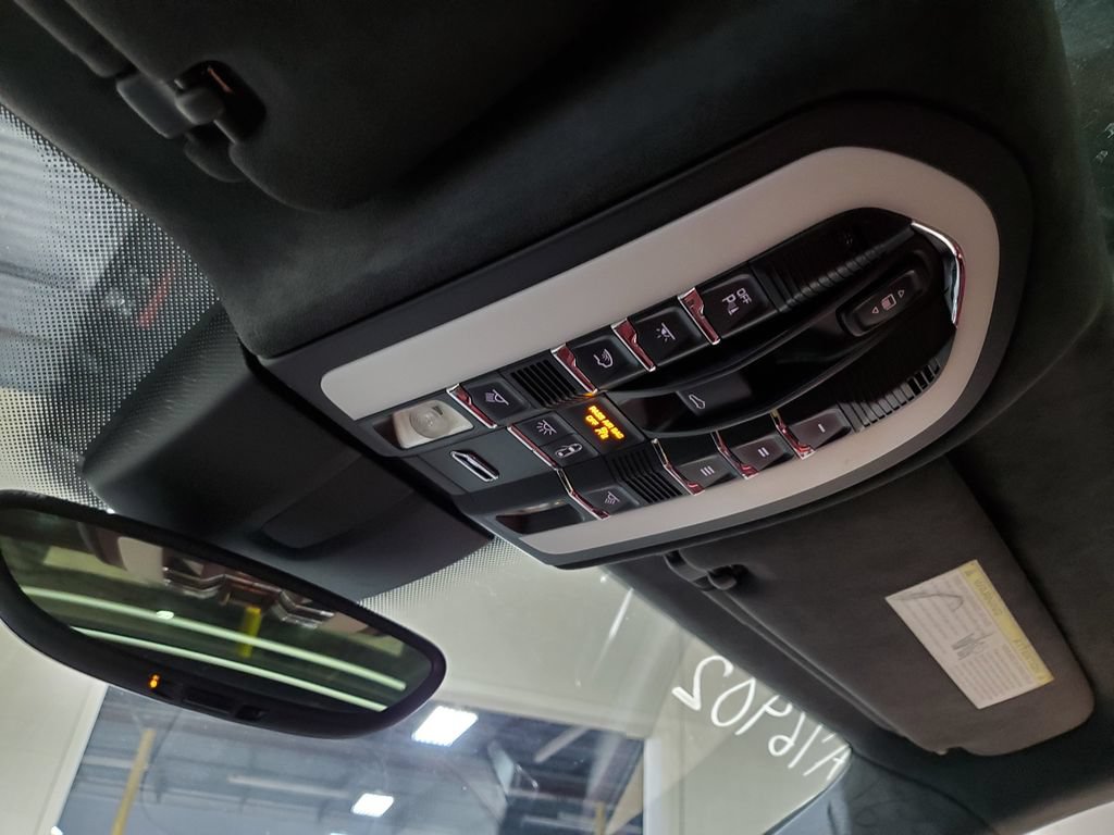 Used 2016 Porsche Cayenne GTS AWD/4WD image 38