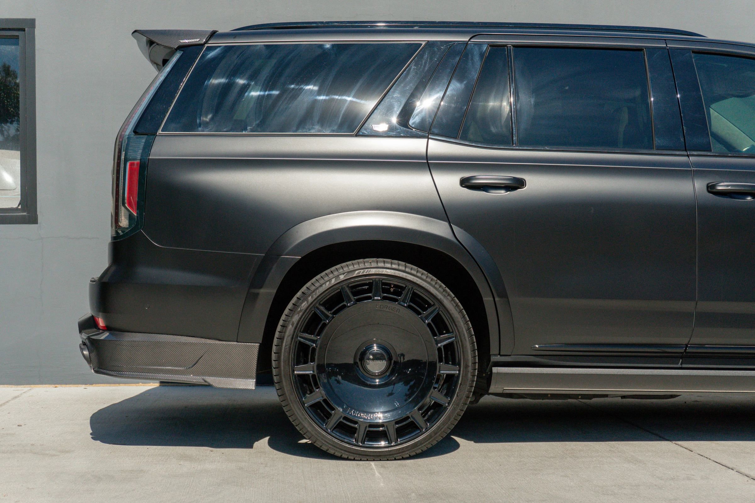 Used 2024 Cadillac Escalade Sport Platinum w/ LPO, ONYX Package image 36