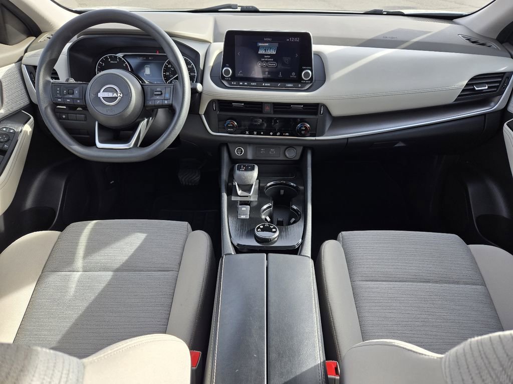 Used 2023 Nissan Rogue SV image 2