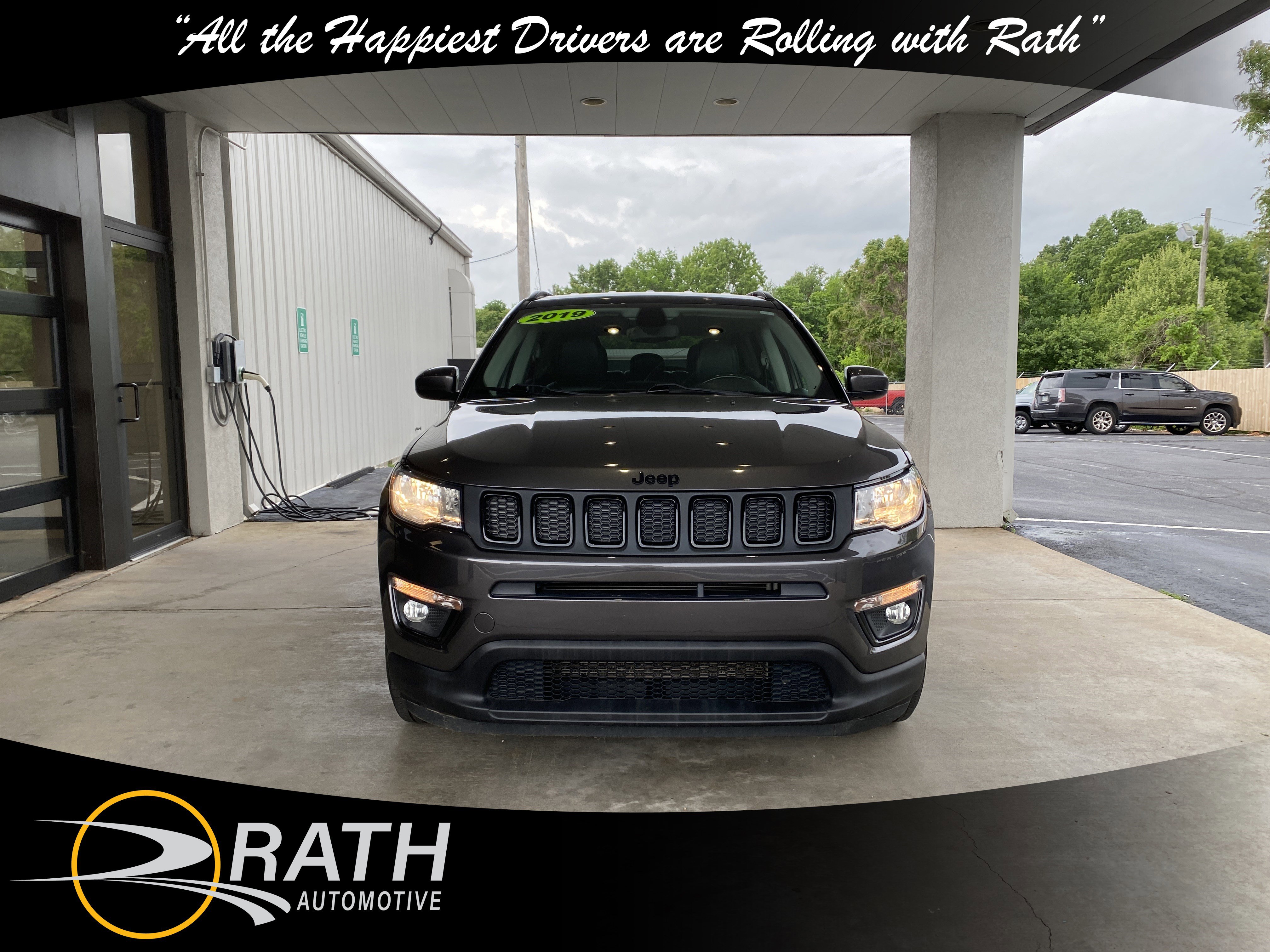 Used 2019 Jeep Compass Latitude FWD image 3