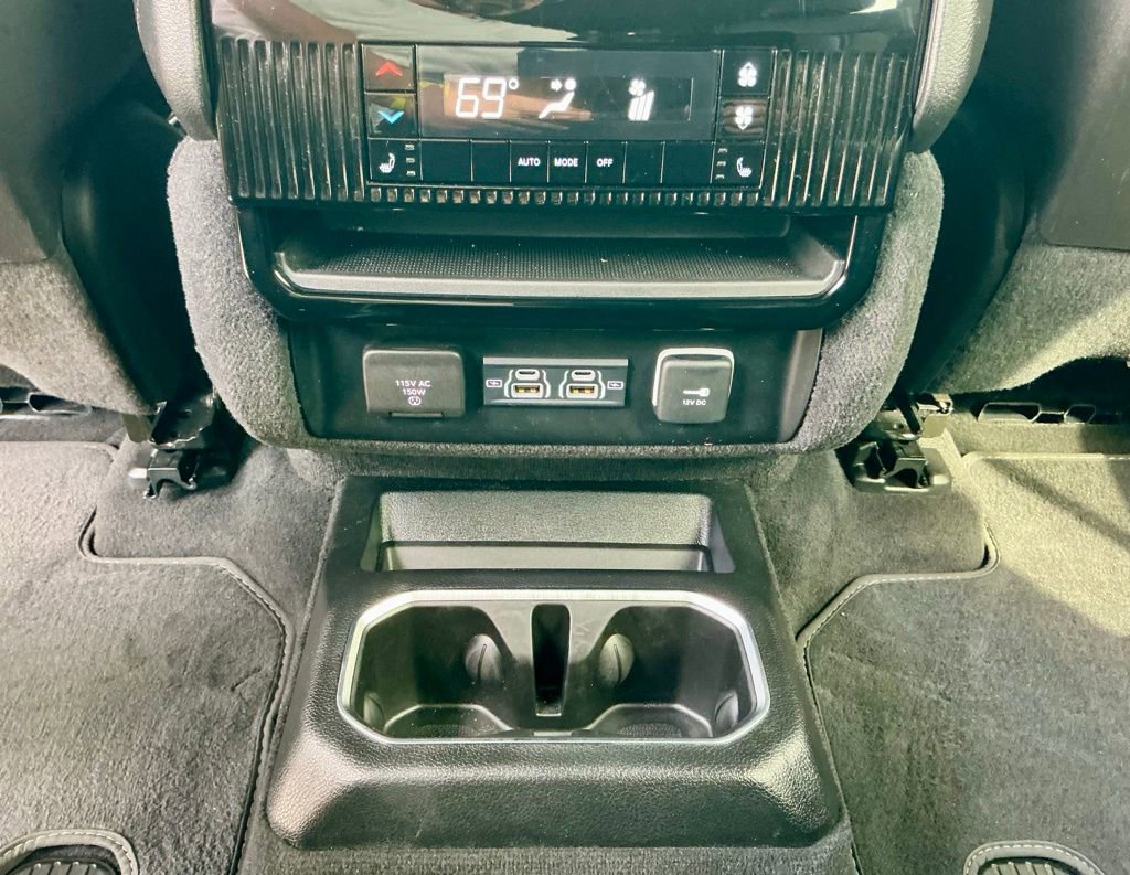 Used 2024 Jeep Wagoneer Series III AWD/4WD image 32